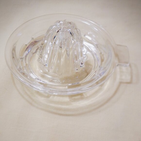 VINTAGE ~ JUICER ~ for Lemons, Oranges - 5 x 1.5" ~ MINT Condition - Picture 1 of 1